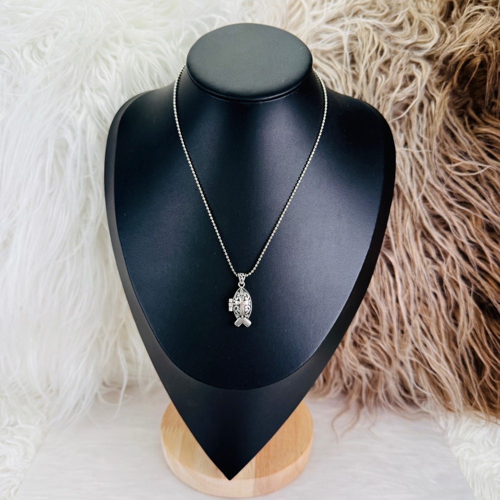Vintage Silvertone fish cross open pendant necklace - Picture 6 of 11